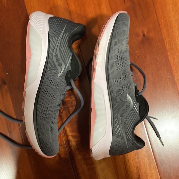 Saucony women’s sneakers size 10 - Picture 3 of 5